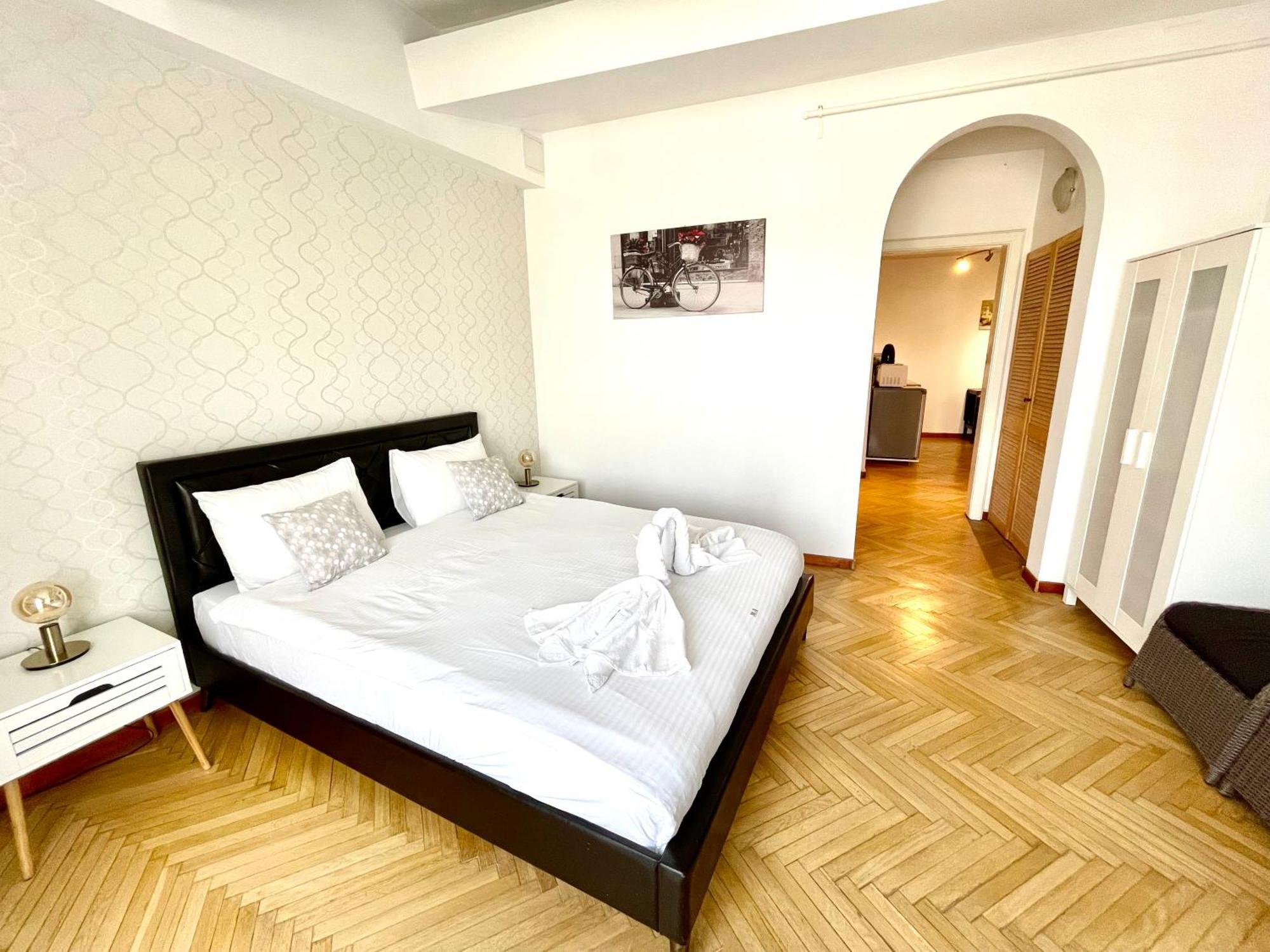 בוקרשט Metropole Apartments - Old City מראה חיצוני תמונה